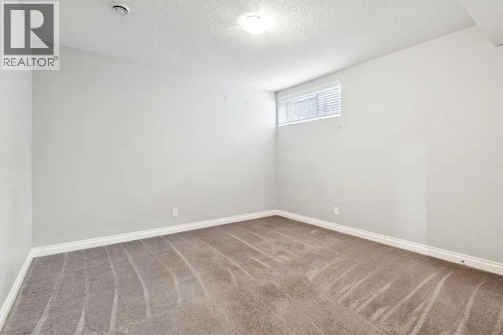 383 Evansglen Drive NW