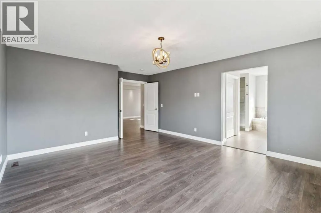 383 Evansglen Drive NW