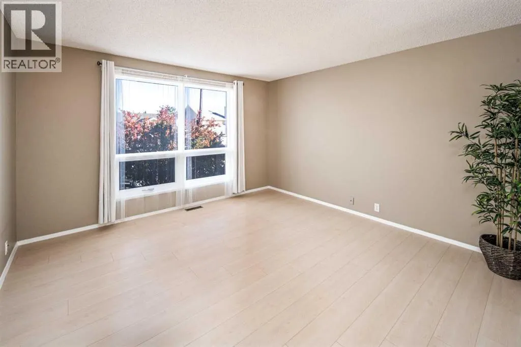 27 Strathearn Crescent SW