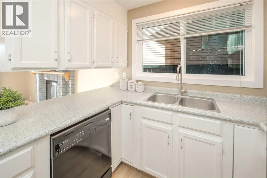 27 Strathearn Crescent SW