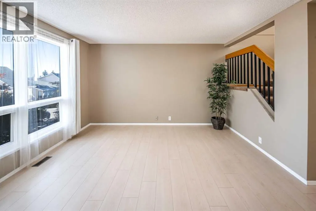 27 Strathearn Crescent SW