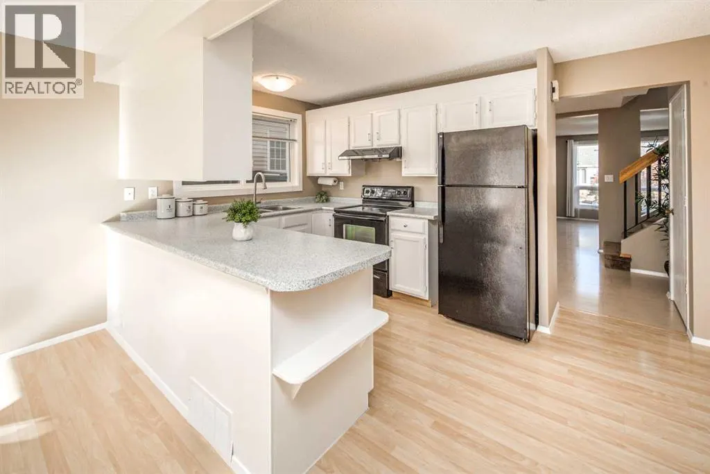 27 Strathearn Crescent SW
