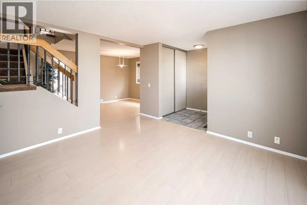 27 Strathearn Crescent SW