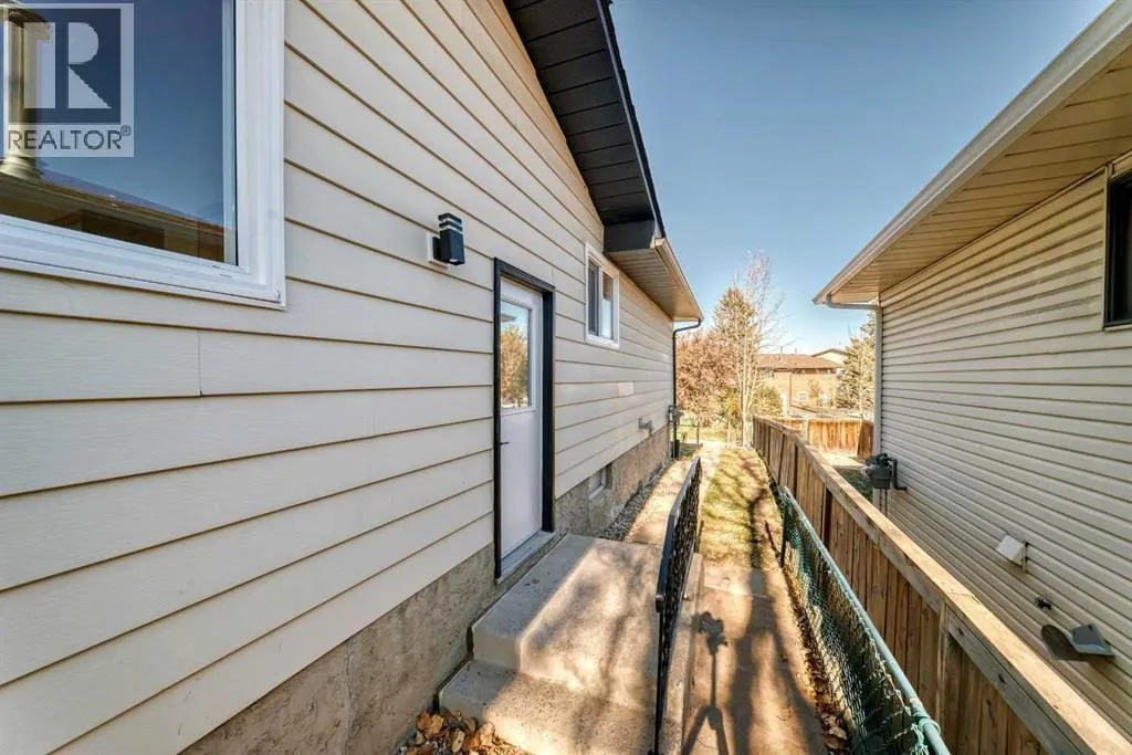 946 Berkley Drive NW