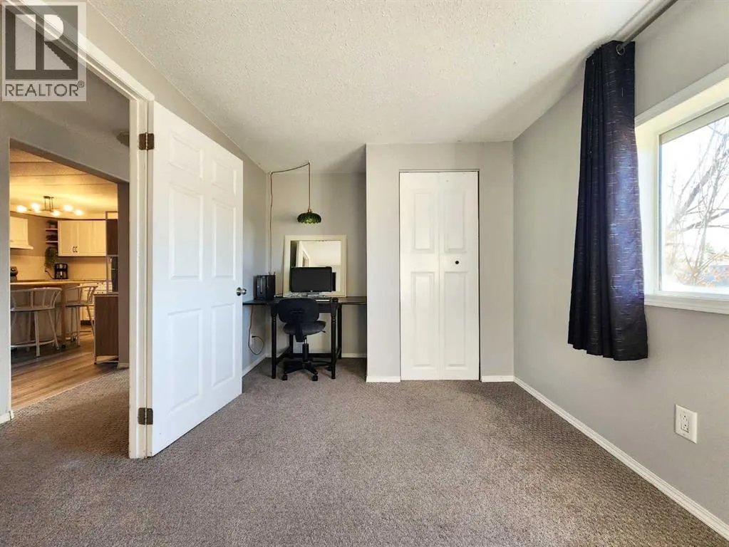 34 Willow Road W