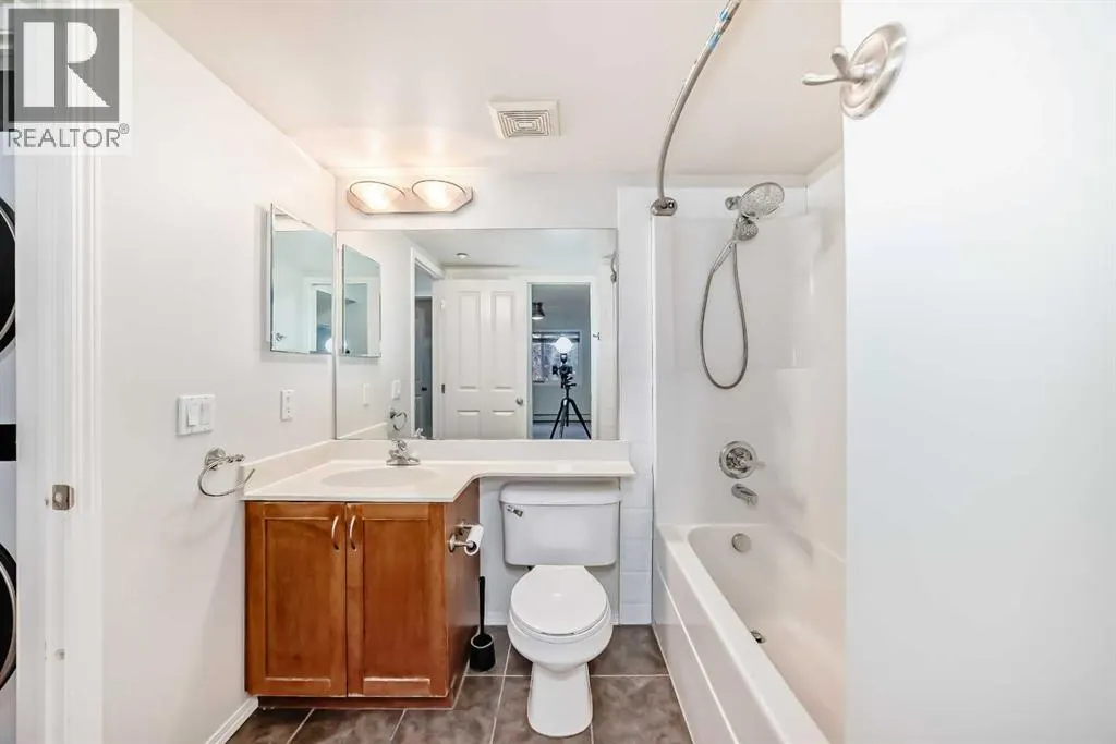107, 380 Marina Drive