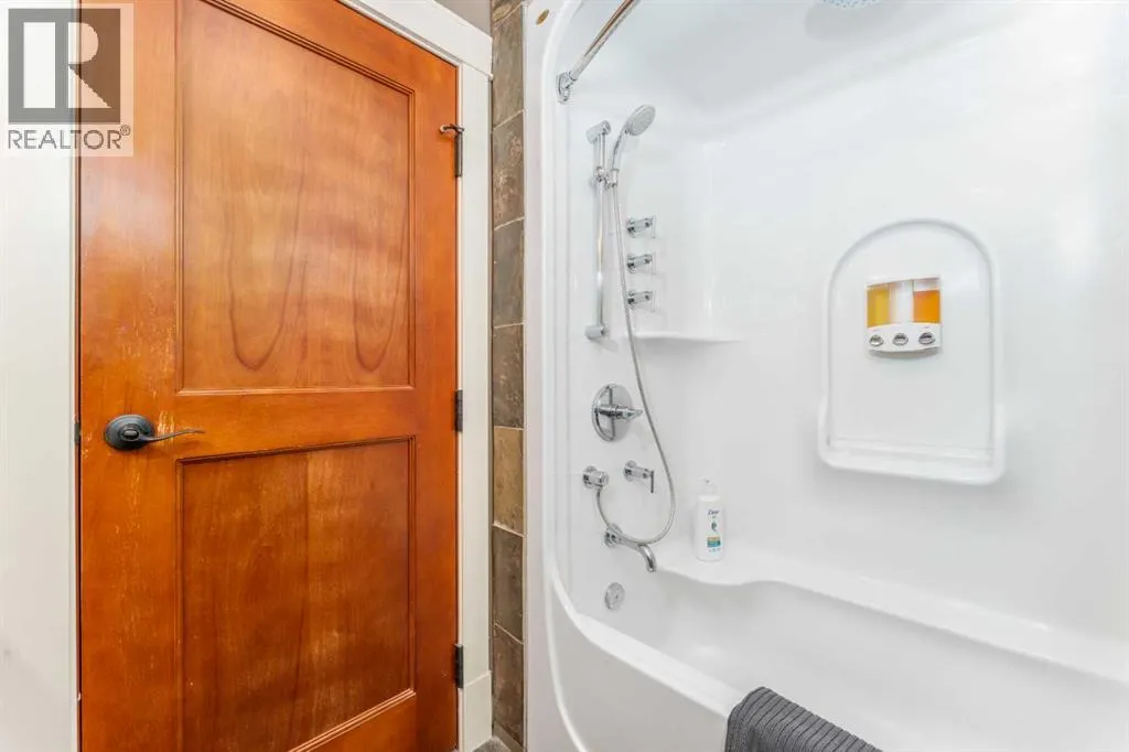 323, 173 Kananaskis Way