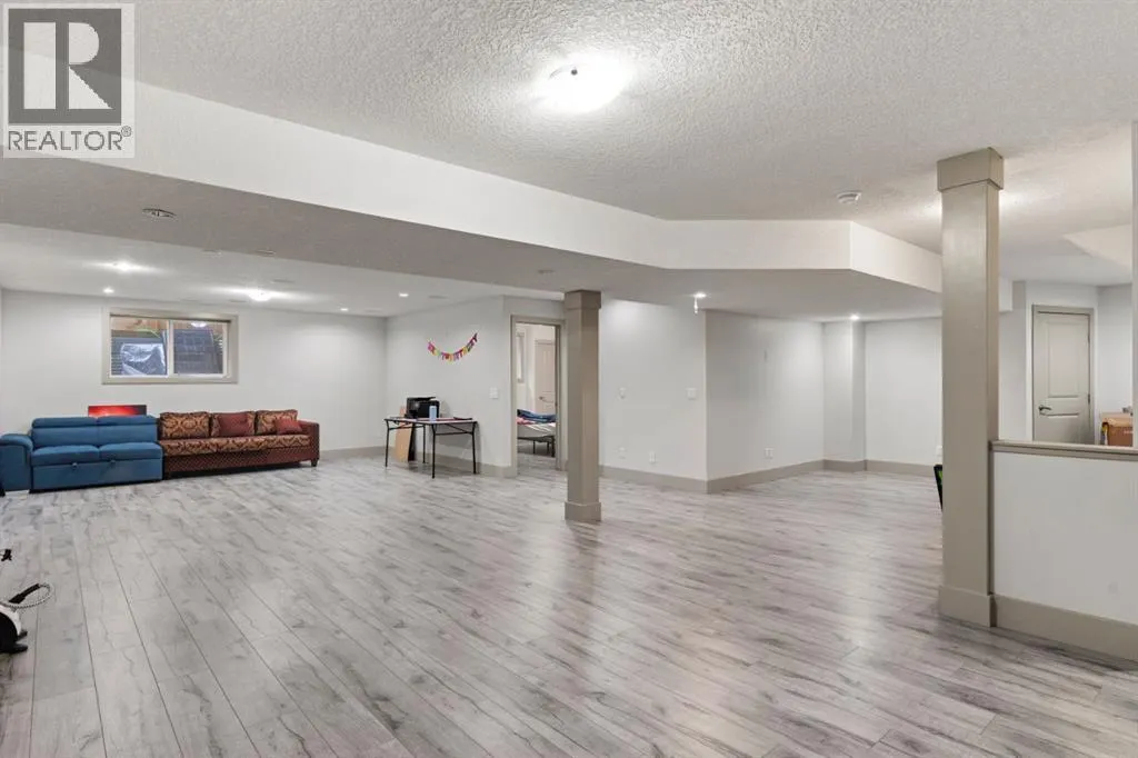 269 Kinniburge Boulevard