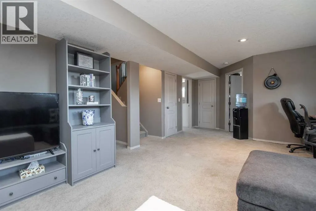 1 Pine Crescent
