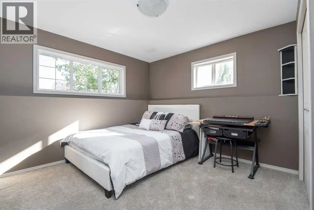 1 Pine Crescent