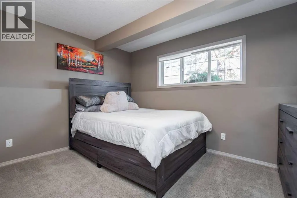 1 Pine Crescent