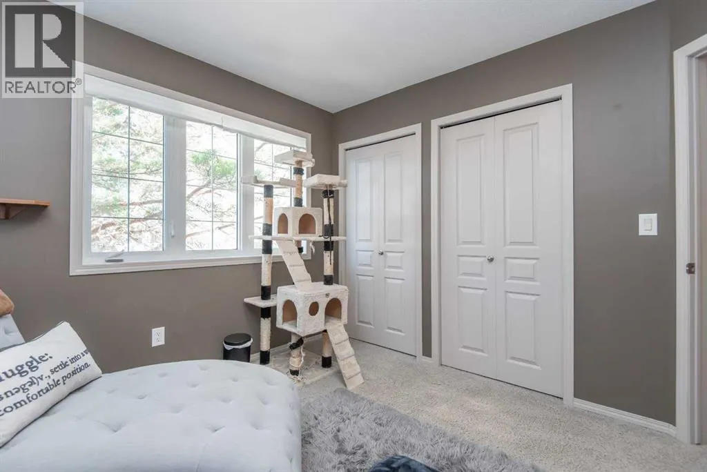 1 Pine Crescent