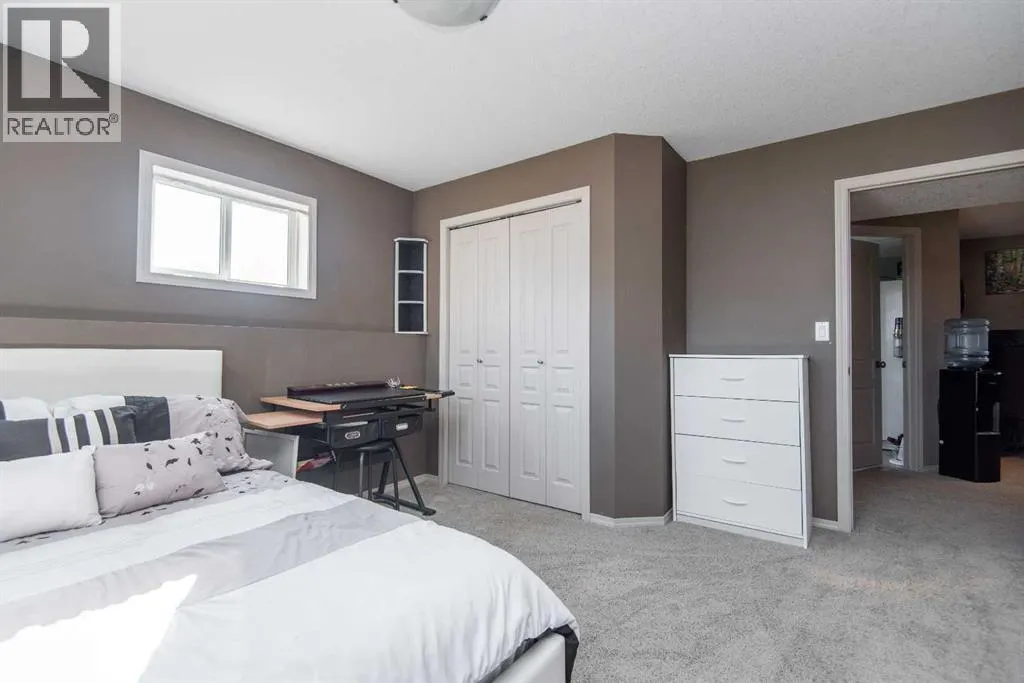 1 Pine Crescent