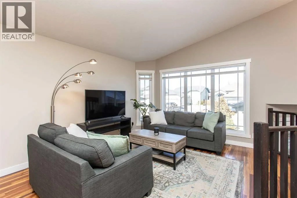 62 Larsen Crescent