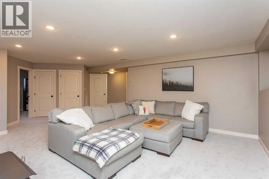 62 Larsen Crescent