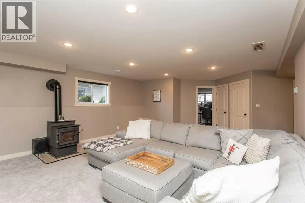 62 Larsen Crescent