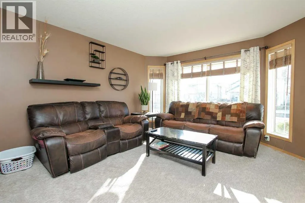 54 Ives Crescent