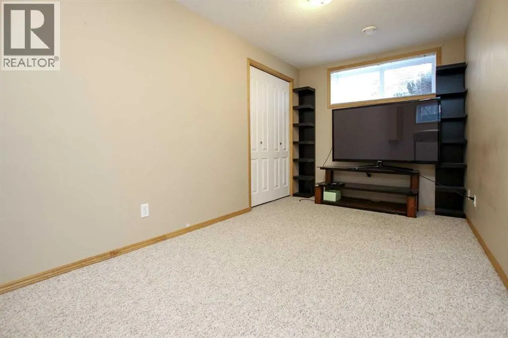 54 Ives Crescent