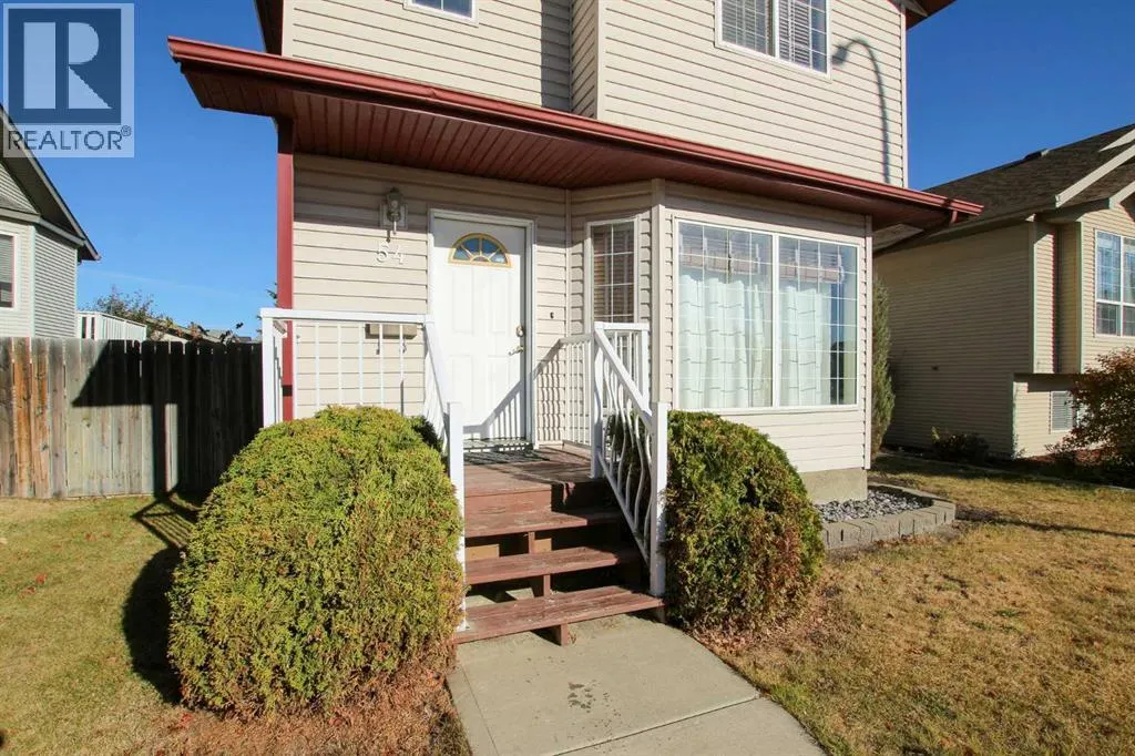 54 Ives Crescent