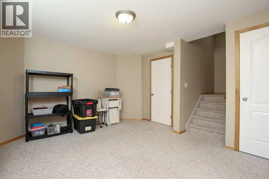 54 Ives Crescent