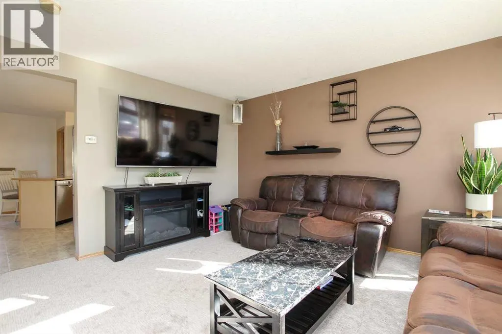 54 Ives Crescent