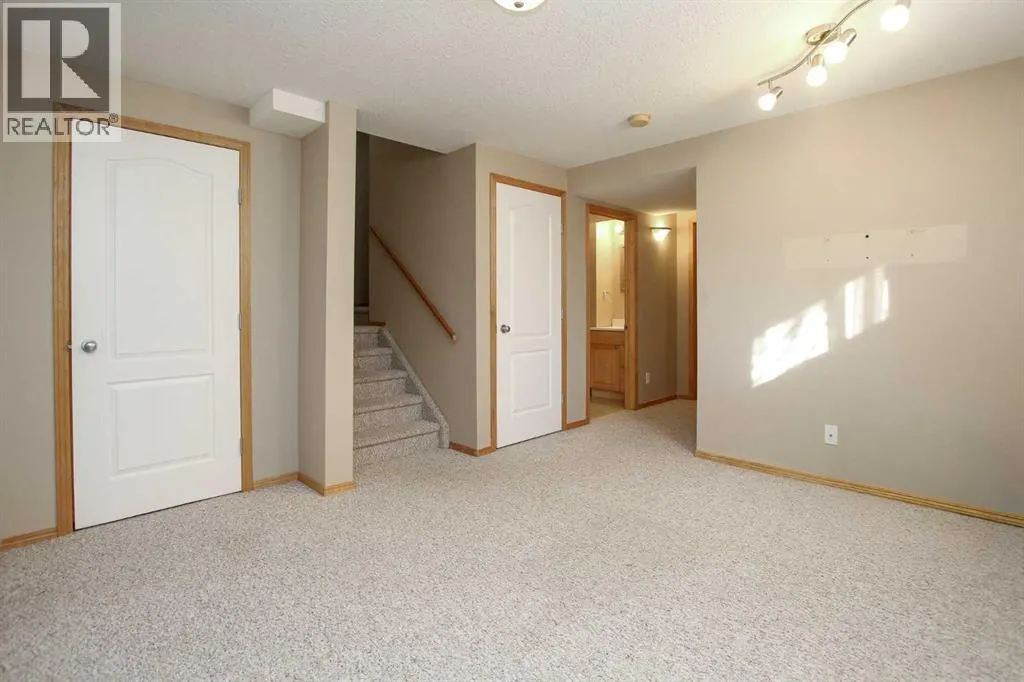 54 Ives Crescent