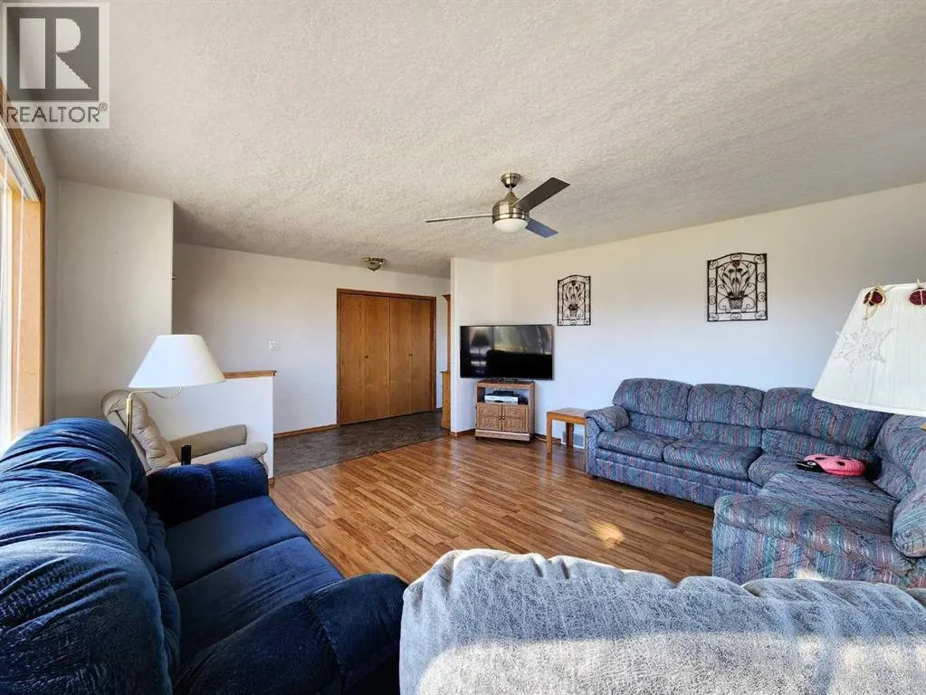 5323 3 Street W