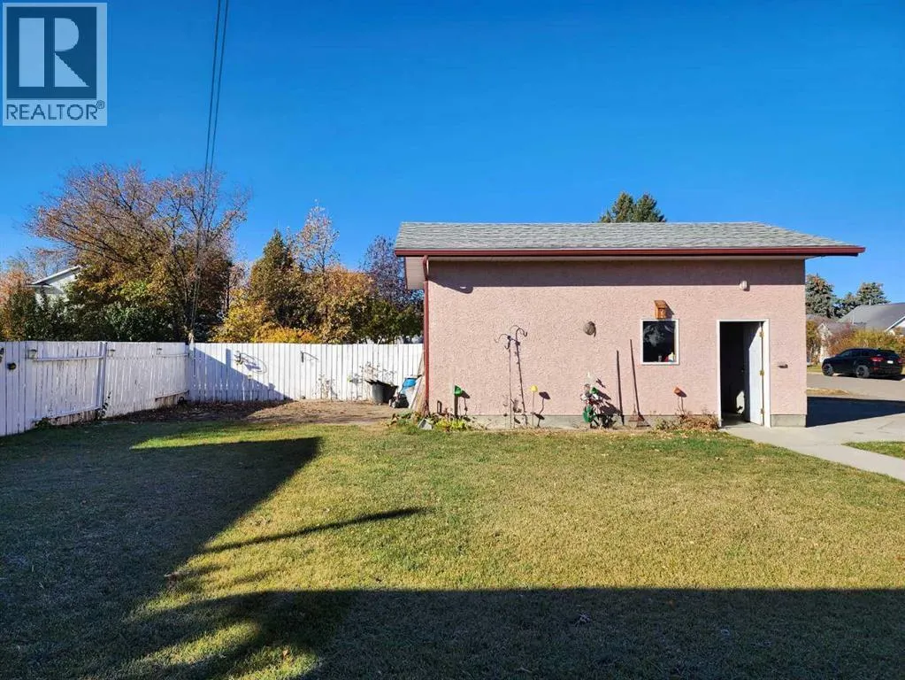 5323 3 Street W