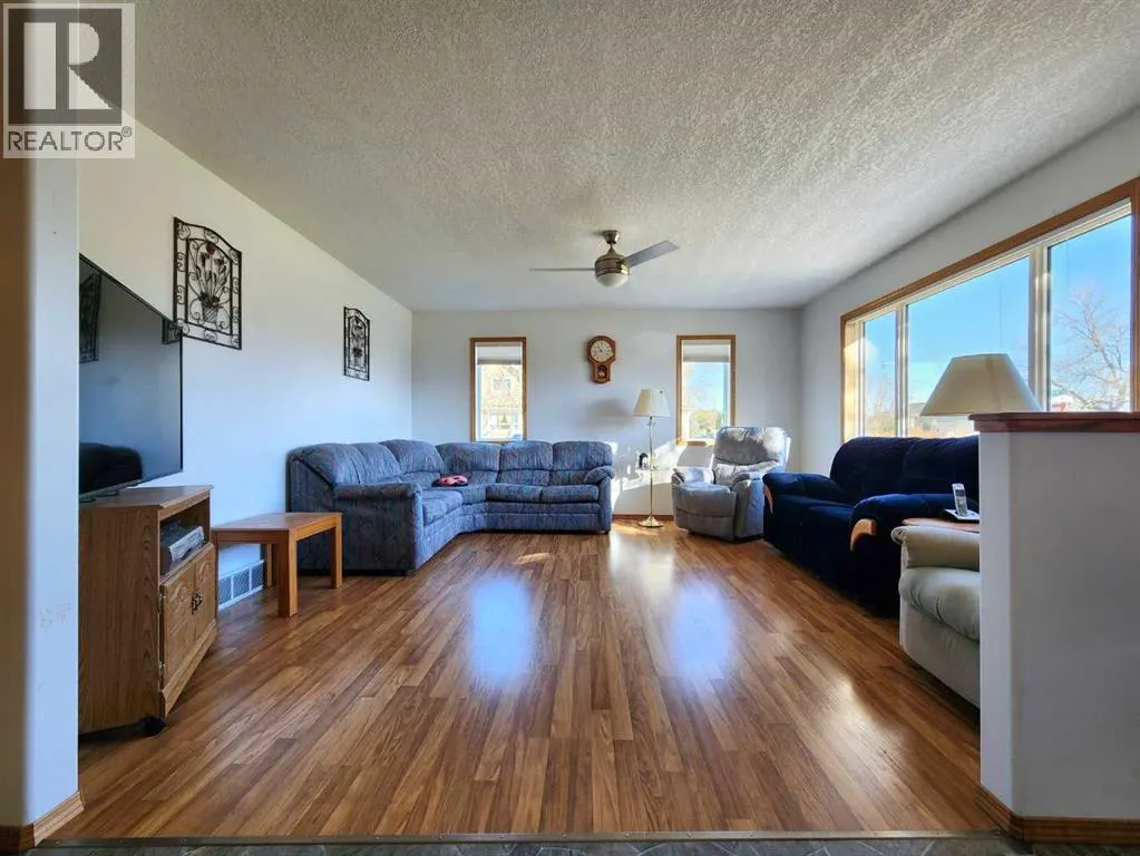 5323 3 Street W