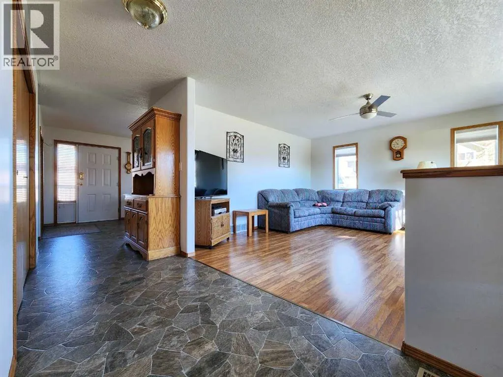 5323 3 Street W