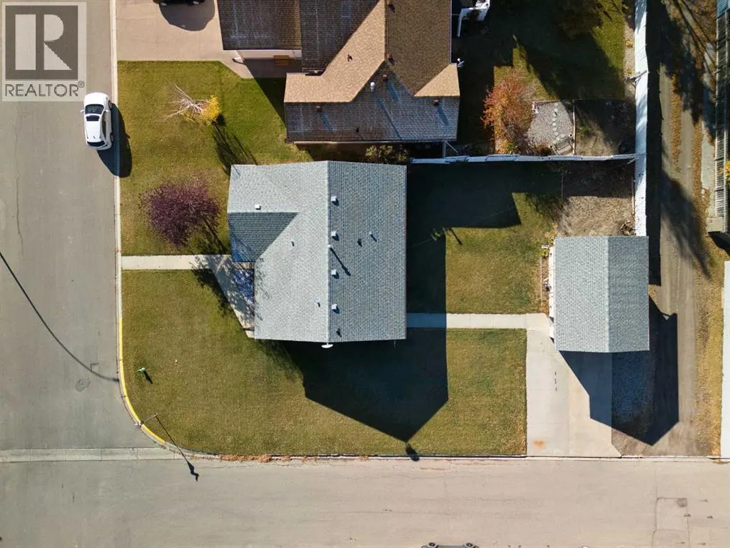 5323 3 Street W