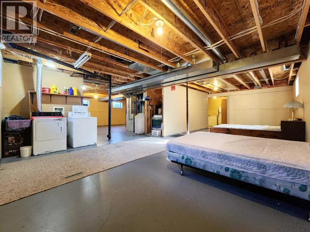 5323 3 Street W