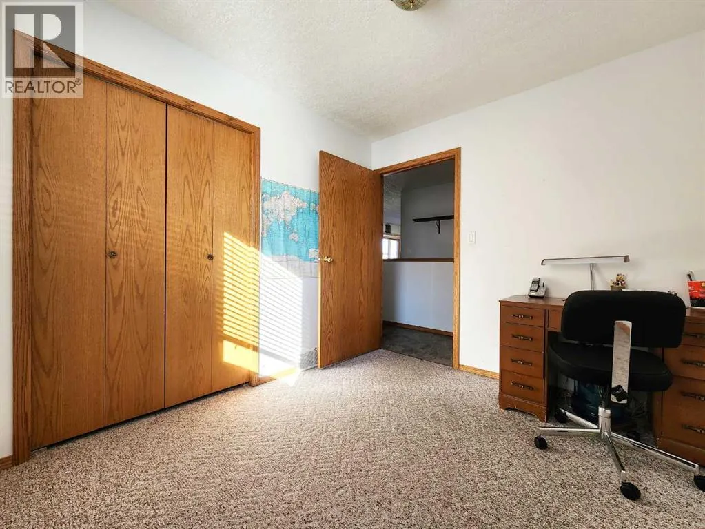 5323 3 Street W