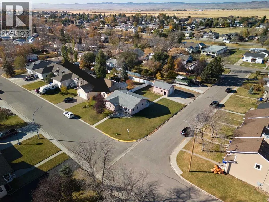 5323 3 Street W