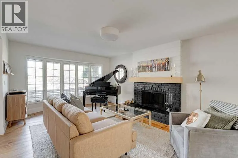 128 Oakside Bay SW