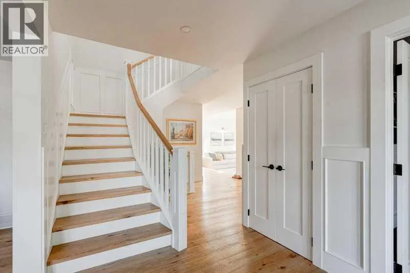 128 Oakside Bay SW