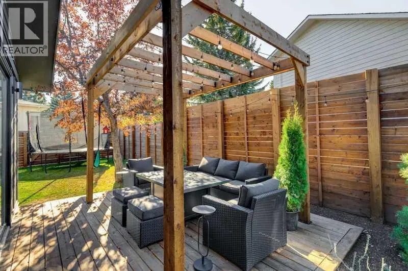 128 Oakside Bay SW