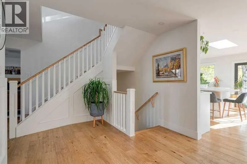 128 Oakside Bay SW