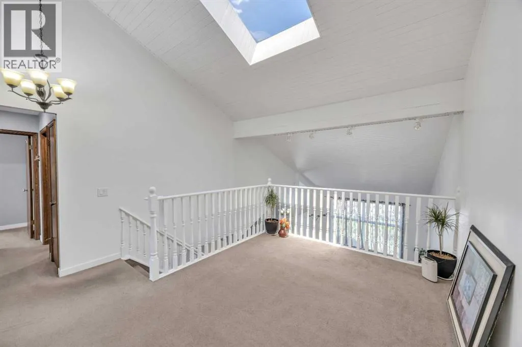 303 Ranchridge Bay NW