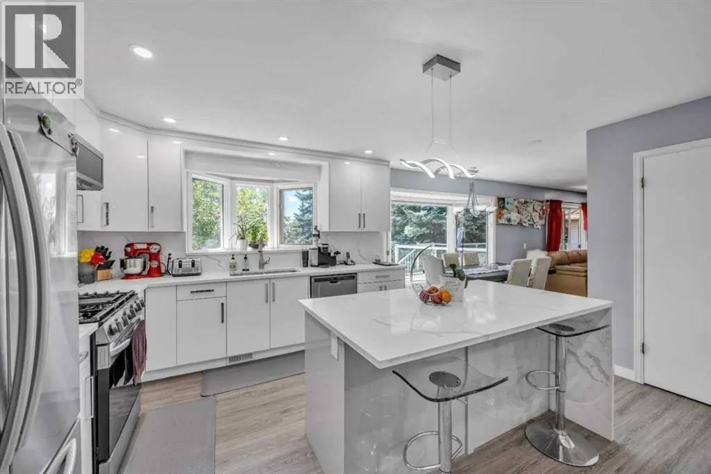 303 Ranchridge Bay NW