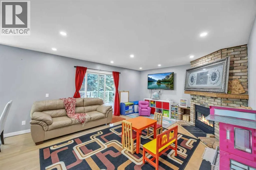 303 Ranchridge Bay NW