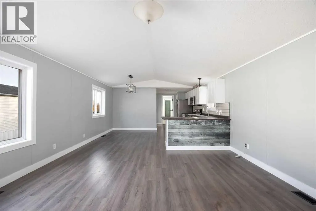 296 Grey Crescent
