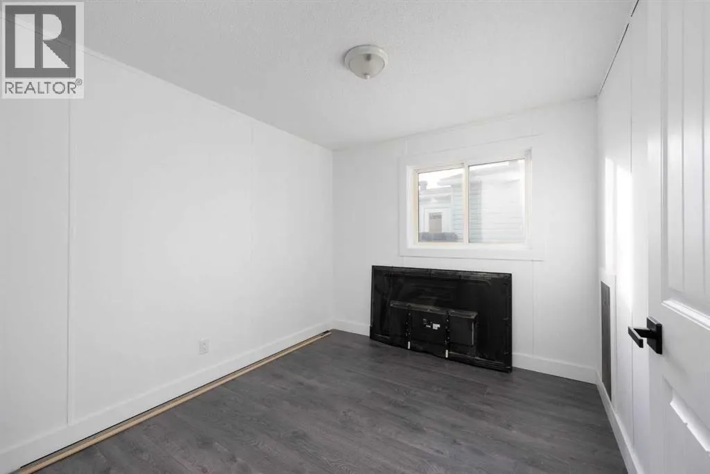 296 Grey Crescent