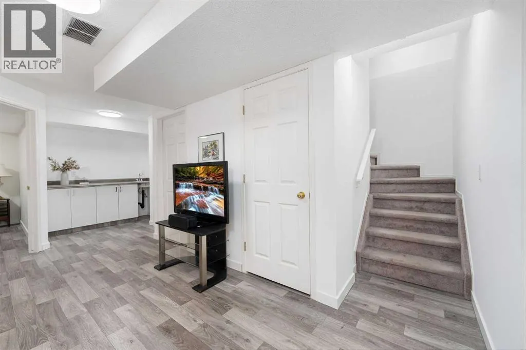 339 Bridlewood Court SW