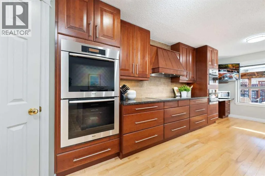 339 Bridlewood Court SW