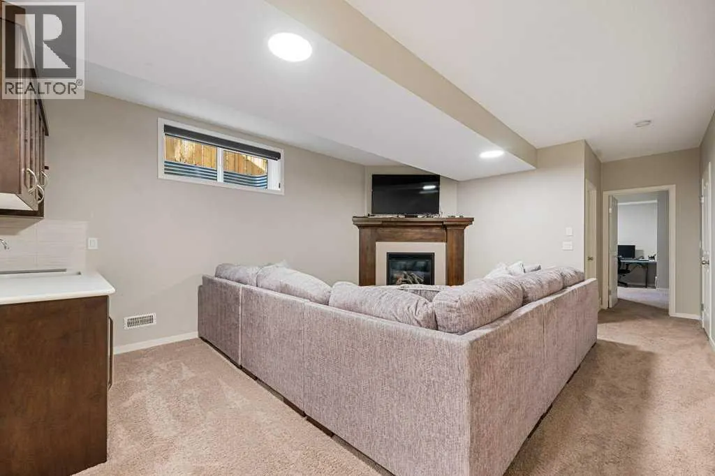 27 Cranford Crescent SE