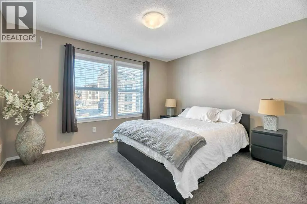 12 Skyview Point Crescent NE