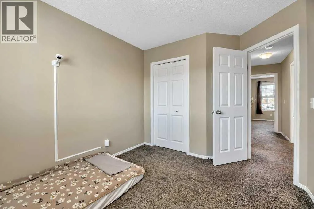 12 Skyview Point Crescent NE