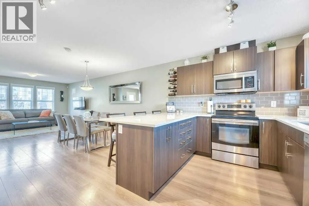 12 Skyview Point Crescent NE