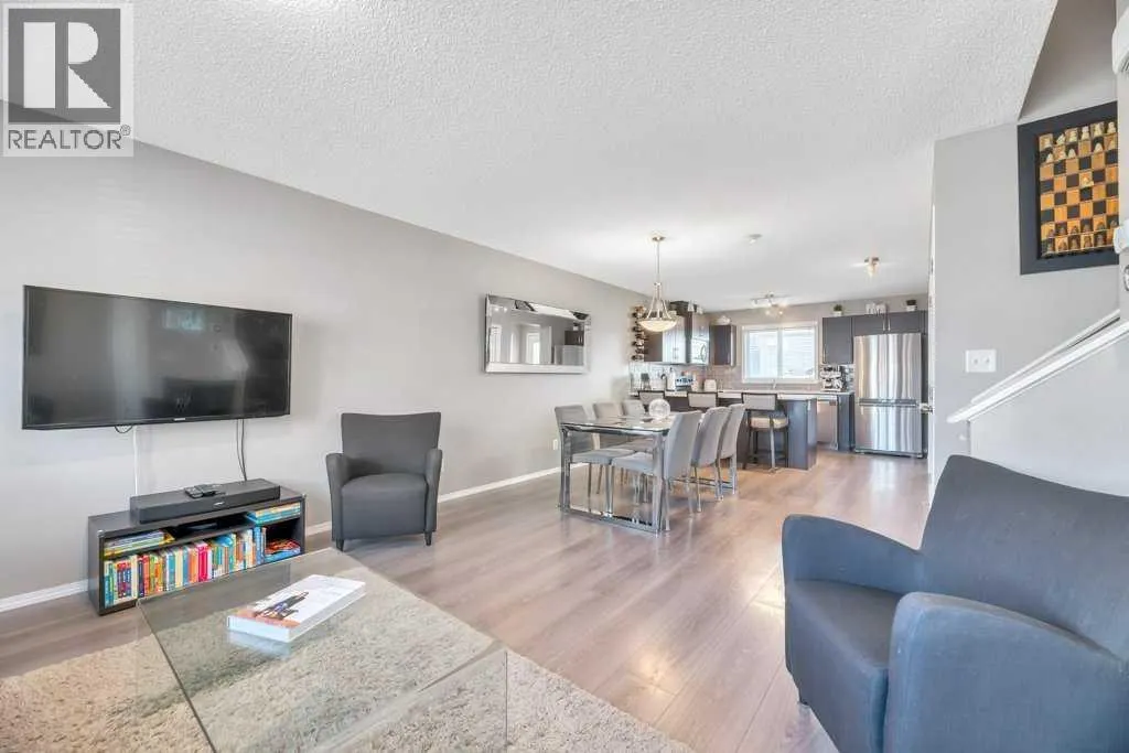 12 Skyview Point Crescent NE